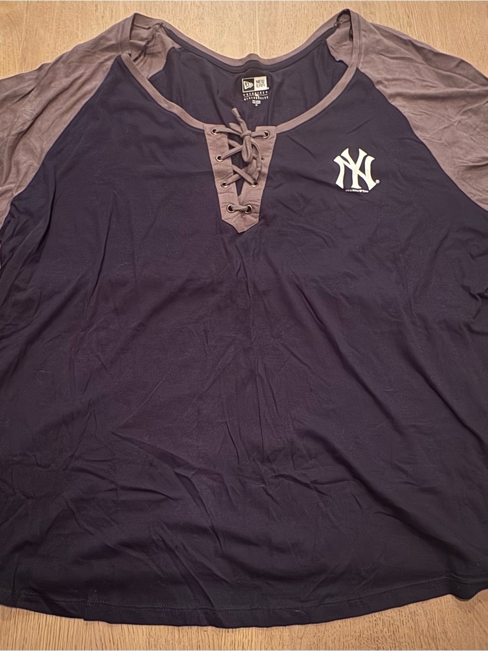 New York Yankees Lace Up Women’s Tee - 4x - Picture 1 of 4